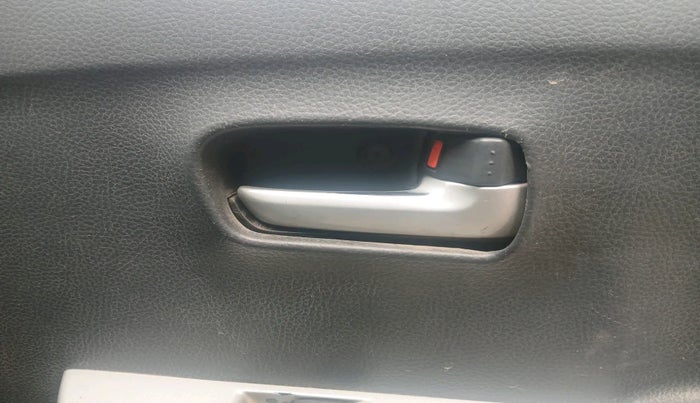 2011 Maruti Wagon R 1.0 LXI, Petrol, Manual, 1,50,373 km, interior