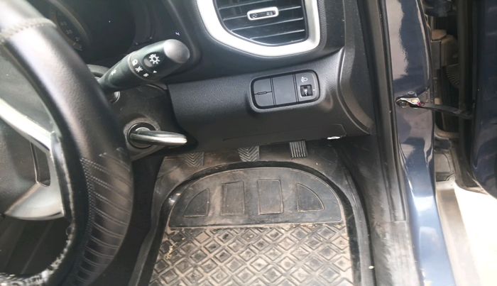 2019 Hyundai VENUE S 1.2, Petrol, Manual, 48,202 km, interior