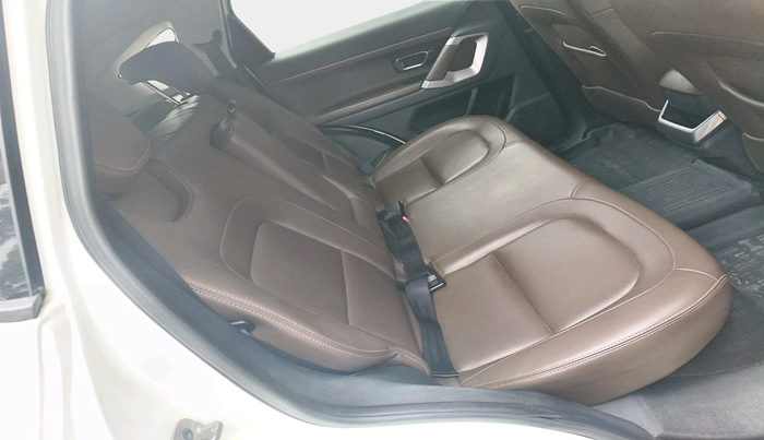 2019 Tata Harrier XZ 2.0L, Diesel, Manual, 1,15,624 km, interior