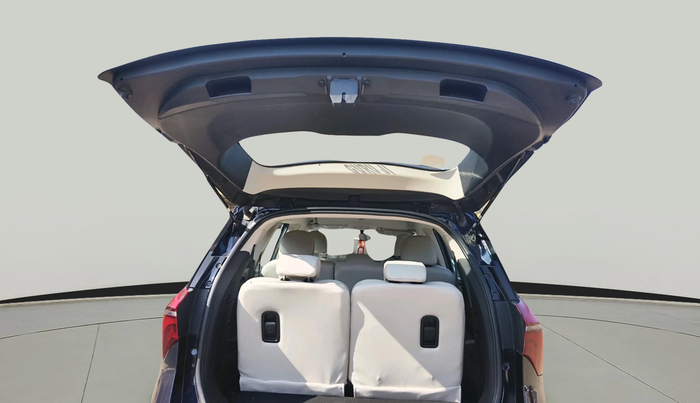 2024 Mahindra XUV700 MX Petrol MT 7 STR, Petrol, Manual, 6,774 km, exterior