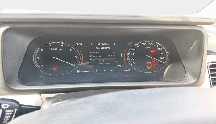 2024 Mahindra XUV700 MX Petrol MT 7 STR, Petrol, Manual, 6,774 km, interior