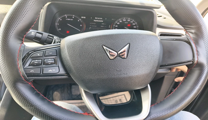 2024 Mahindra XUV700 MX Petrol MT 7 STR, Petrol, Manual, 6,774 km, interior
