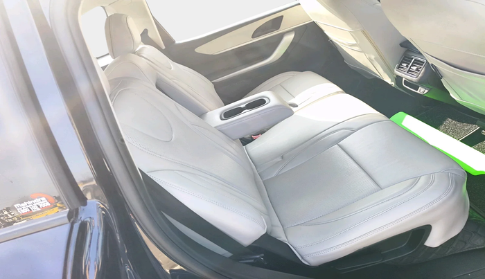 2024 Mahindra XUV700 MX Petrol MT 7 STR, Petrol, Manual, 6,774 km, interior