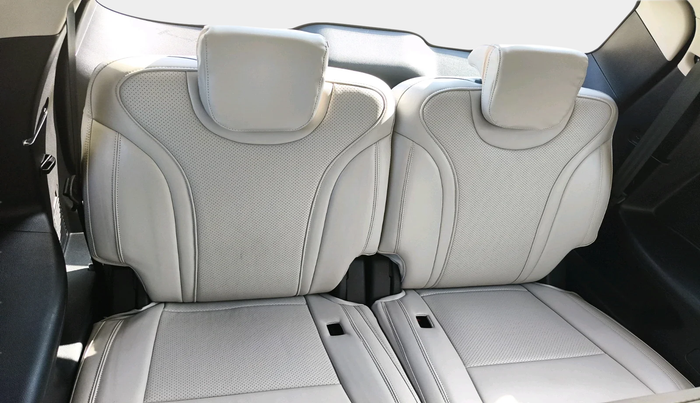 2024 Mahindra XUV700 MX Petrol MT 7 STR, Petrol, Manual, 6,774 km, interior