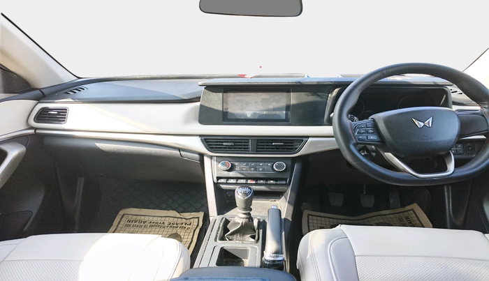 2024 Mahindra XUV700 MX Petrol MT 7 STR, Petrol, Manual, 6,774 km, interior