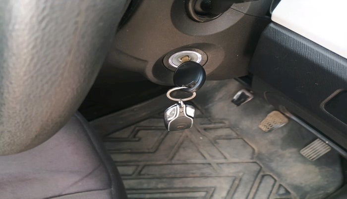 2024 Tata PUNCH PURE MT, Petrol, Manual, 13,270 km, interior