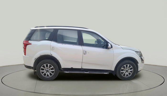 2017 Mahindra XUV500 W10 AT, Diesel, Automatic, 2,11,203 km, exterior