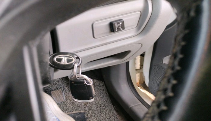 2020 Tata ALTROZ XE PETROL, CNG, Manual, 1,90,637 km, interior