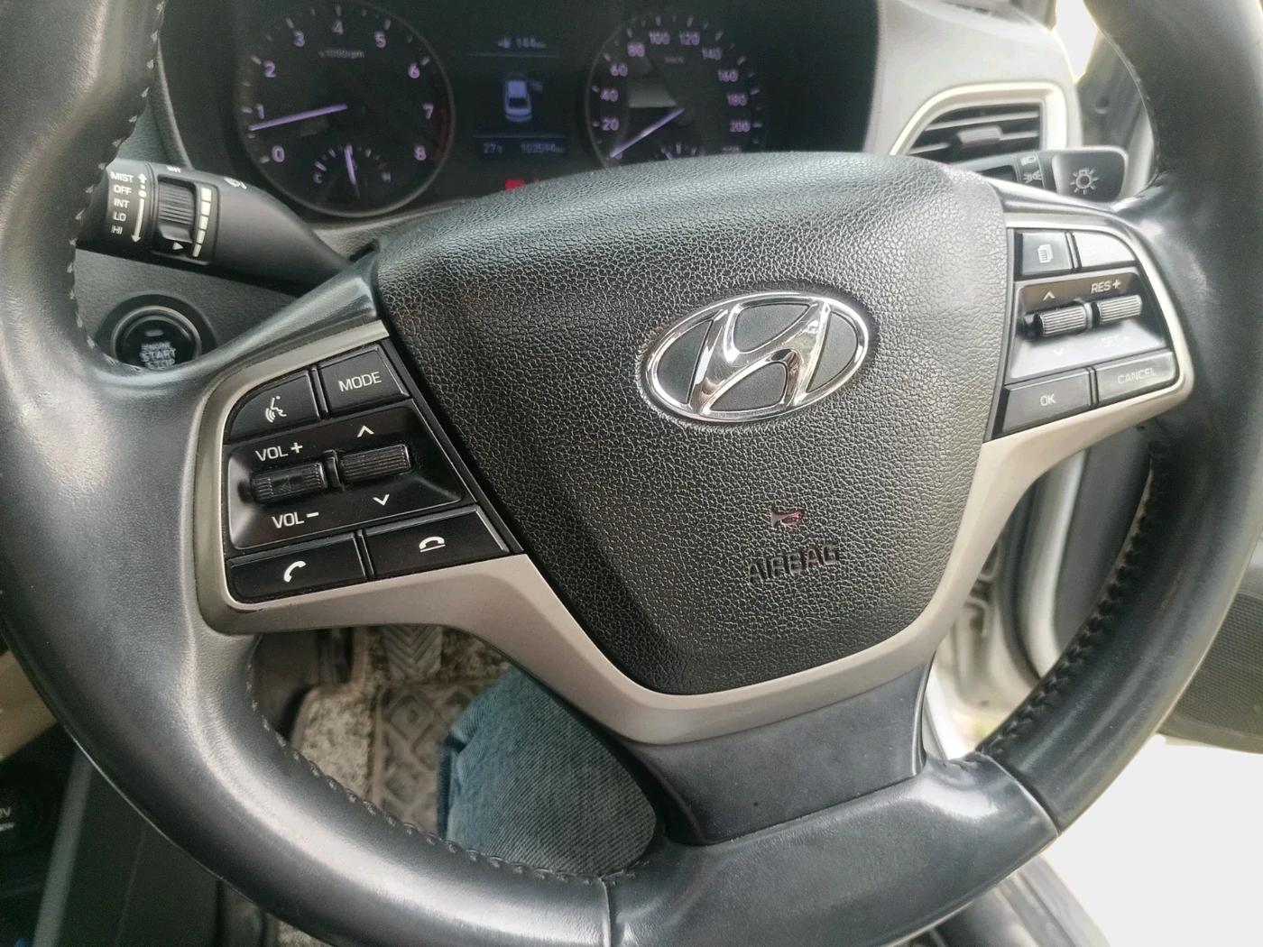 2017 Hyundai Verna 1.6 VTVT SX O, Petrol, Manual, 1,21,645 km, interior