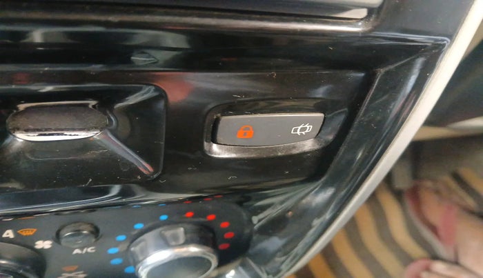 2016 Nissan Terrano XV D THP 110 PS, Diesel, Manual, 1,80,426 km, interior