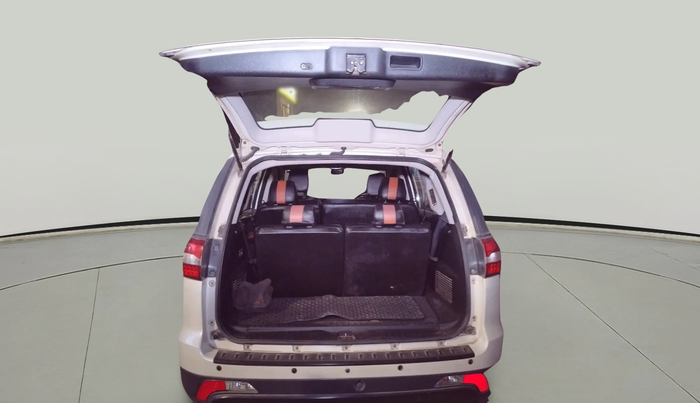 2017 Tata Hexa XE 4X2 7 STR, Diesel, Manual, 87,275 km, exterior