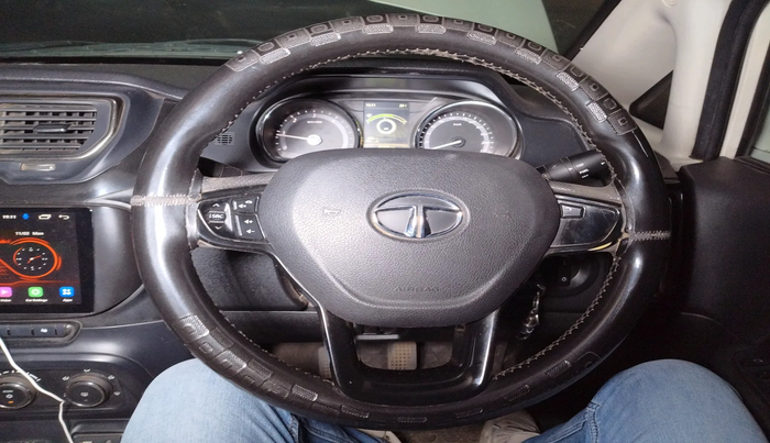 2017 Tata Hexa XE 4X2 7 STR, Diesel, Manual, 87,275 km, interior