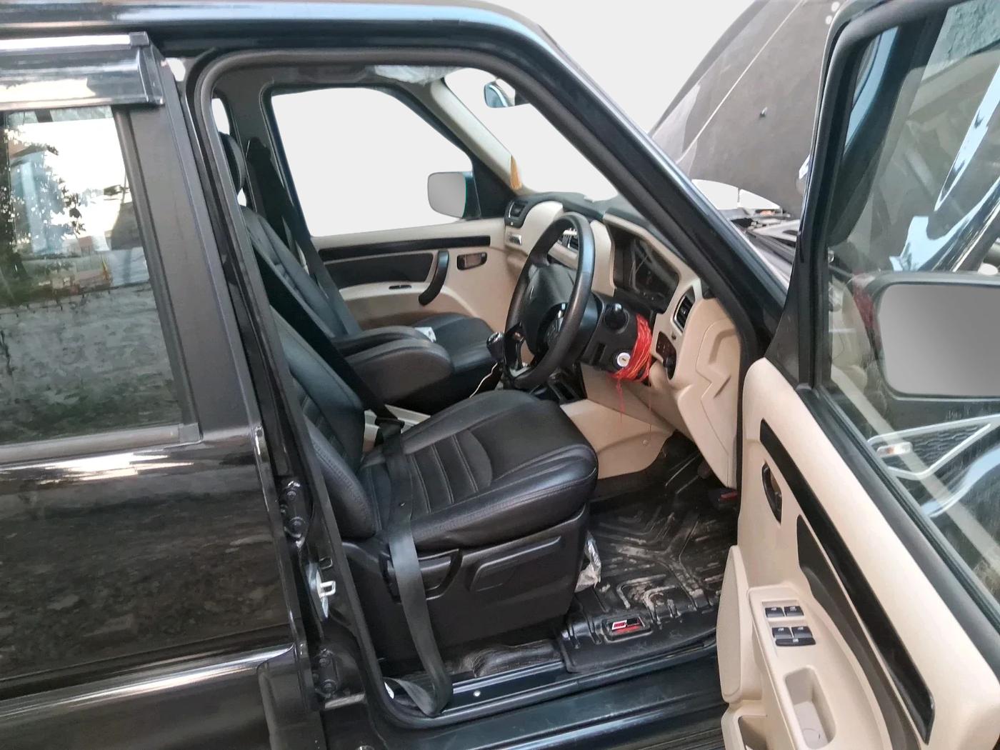 2025 Mahindra SCORPIO CLASSIC S11 7STR, Diesel, Manual, 15,157 km, interior
