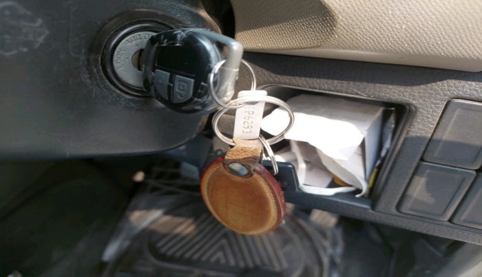 2013 Maruti Wagon R 1.0 VXI, Petrol, Manual, 1,00,320 km, interior