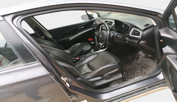 2015 Maruti S Cross ALPHA 1.3, Diesel, Manual, 1,58,671 km, interior