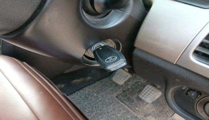 2016 Tata Safari Storme 2.2 EX 4X2, Diesel, Manual, 1,29,629 km, interior