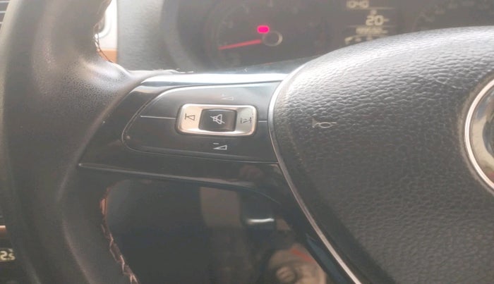 2014 Volkswagen Polo HIGHLINE1.2L, Petrol, Manual, 1,99,592 km, interior