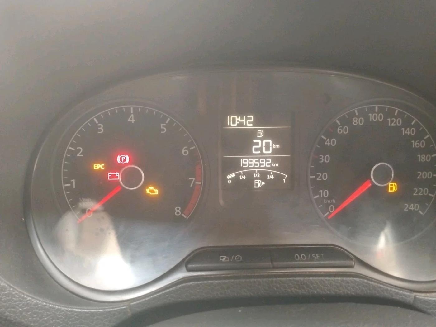 2014 Volkswagen Polo HIGHLINE1.2L, Petrol, Manual, 1,99,592 km, interior