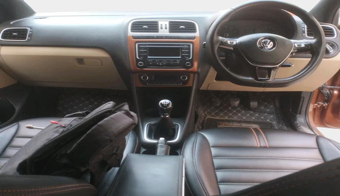 2014 Volkswagen Polo HIGHLINE1.2L, Petrol, Manual, 1,99,592 km, interior