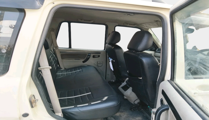 2017 Mahindra Scorpio S6 PLUS, Diesel, Manual, 61,022 km, interior