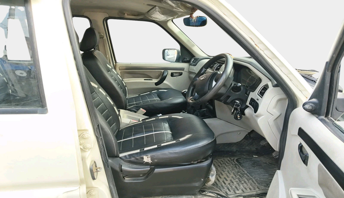 2017 Mahindra Scorpio S6 PLUS, Diesel, Manual, 61,022 km, interior