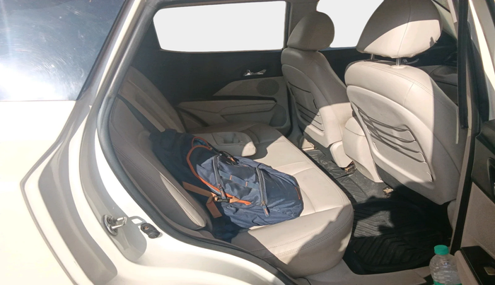 2019 Mahindra XUV300 W8 (O) 1.5 DIESEL, Diesel, Manual, 1,29,500 km, interior