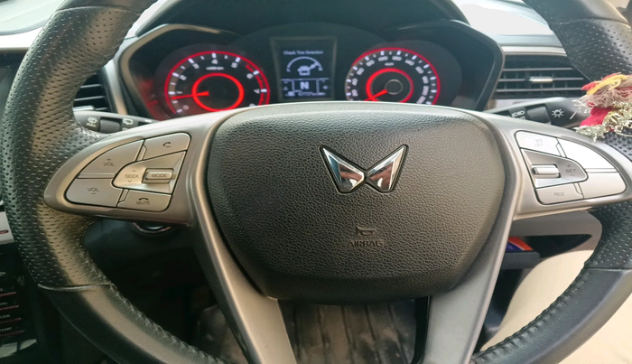 2022 Mahindra XUV300 W8 1.2 PETROL, Petrol, Manual, 67,737 km, interior