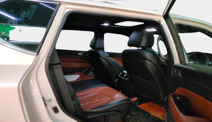 2019 Mahindra ALTURAS G4 4WD AT, Diesel, Automatic, 58,127 km, interior