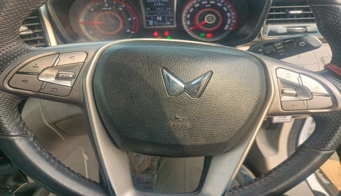 2023 Mahindra XUV300 W8 1.5 DIESEL, Diesel, Manual, 42,771 km, interior