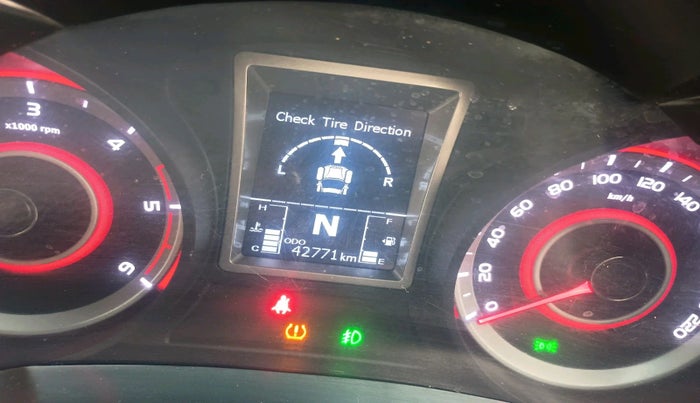 2023 Mahindra XUV300 W8 1.5 DIESEL, Diesel, Manual, 42,771 km, interior