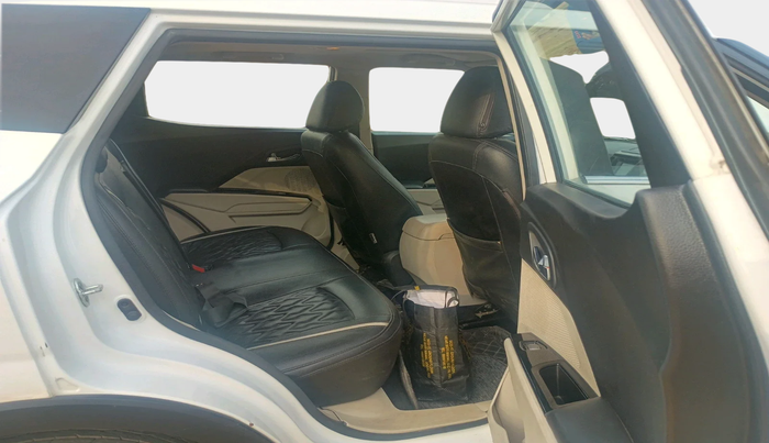 2023 Mahindra XUV300 W8 1.5 DIESEL, Diesel, Manual, 42,771 km, interior