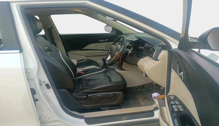 2023 Mahindra XUV300 W8 1.5 DIESEL, Diesel, Manual, 42,771 km, interior