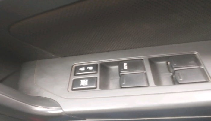 2016 Maruti Vitara Brezza ZDI PLUS DUAL TONE, Diesel, Manual, 1,06,103 km, interior