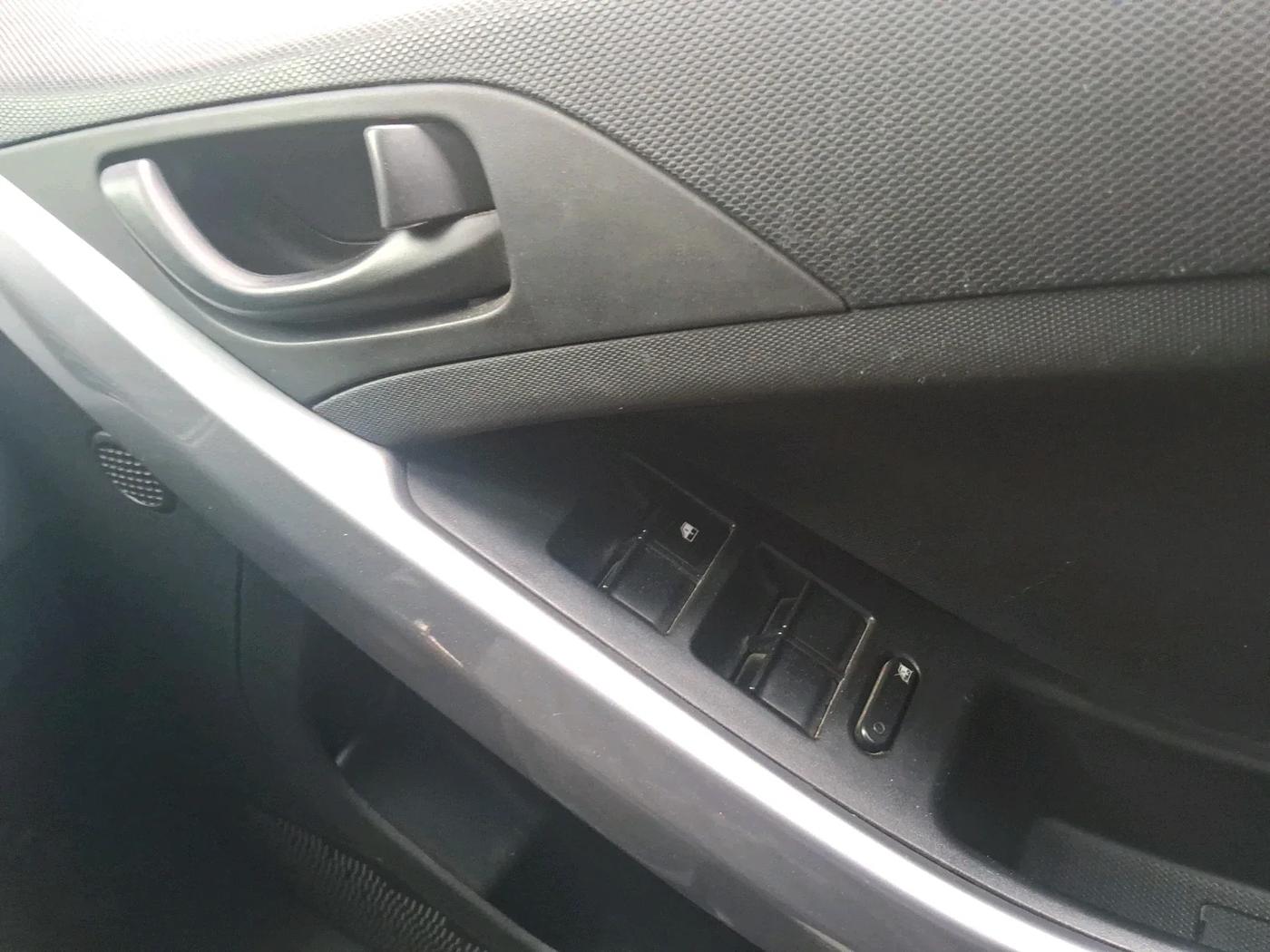 2022 Tata NEXON XM SUNROOF PETROL, Petrol, Manual, 7,36,666 km, interior