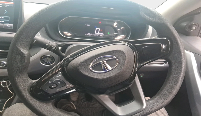 2022 Tata NEXON XM SUNROOF PETROL, Petrol, Manual, 7,36,666 km, interior