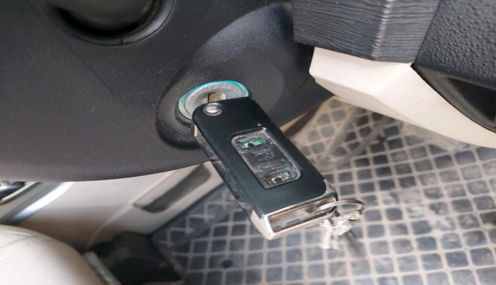 2016 Mahindra XUV500 W6 AT 1.99, Diesel, Automatic, 1,06,643 km, interior