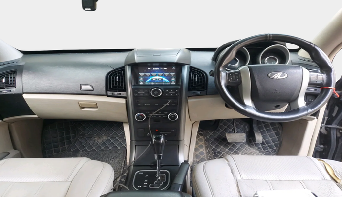 2016 Mahindra XUV500 W6 AT 1.99, Diesel, Automatic, 1,06,643 km, interior