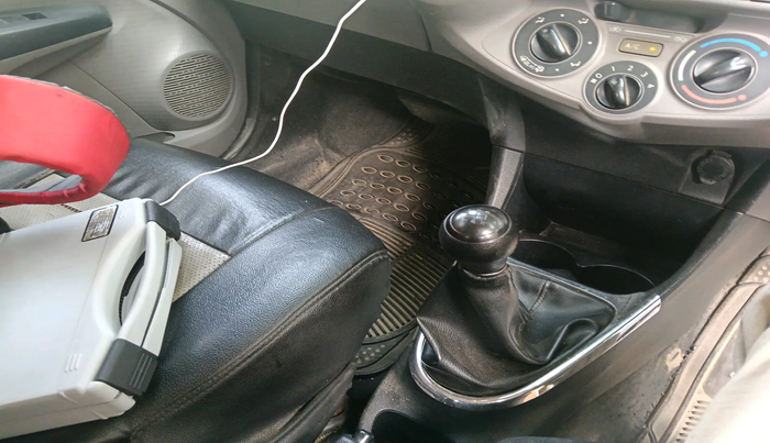 2010 Toyota Etios G, Petrol, Manual, 1,35,642 km, interior