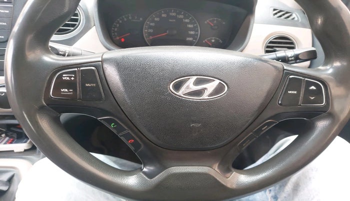 2015 Hyundai Xcent S (O) 1.2, Petrol, Manual, 1,00,951 km, interior