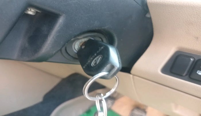 2016 Mahindra TUV300 T6, Diesel, Manual, 1,21,129 km, interior