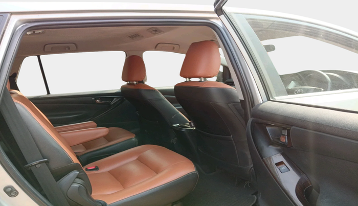 2017 Toyota Innova Crysta 2.8 GX AT 8 STR, Diesel, Automatic, 1,22,491 km, interior