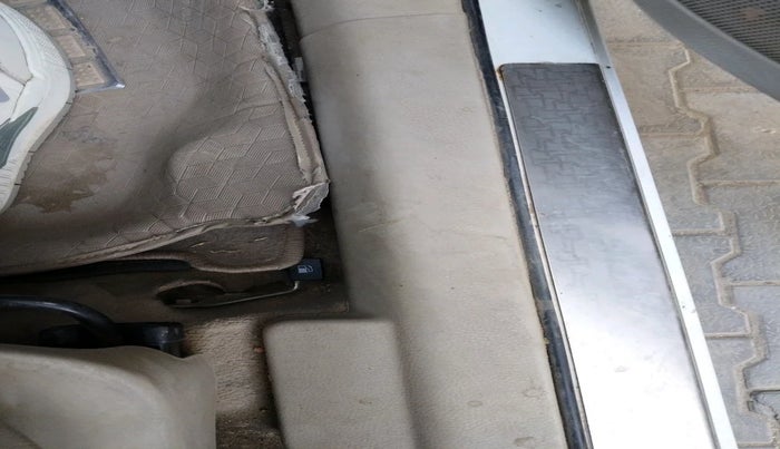 2013 Maruti Ertiga VXI CNG, Petrol, Manual, 2,98,033 km, interior