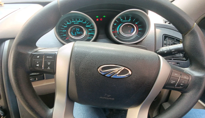 2018 Mahindra XUV500 W6, Diesel, Manual, 67,007 km, interior