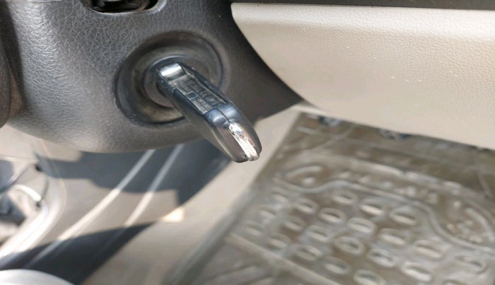 2011 Volkswagen Polo HIGHLINE1.2L, Petrol, Manual, 1,09,723 km, interior