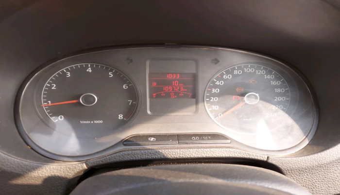 2011 Volkswagen Polo HIGHLINE1.2L, Petrol, Manual, 1,09,723 km, interior