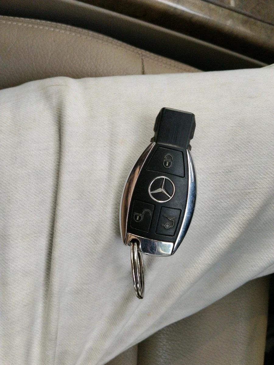 2011 Mercedes Benz E Class 200 ELEGANCE, Petrol, Automatic, 50,000 km, interior