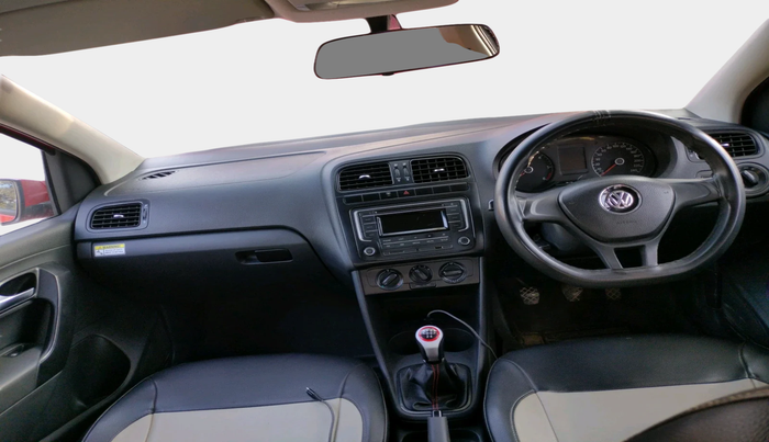 2016 Volkswagen Polo COMFORTLINE 1.5L, Diesel, Manual, 1,10,705 km, interior