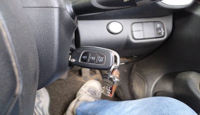 2020 Hyundai VENUE S+ 1.2, Petrol, Manual, 70,494 km, interior