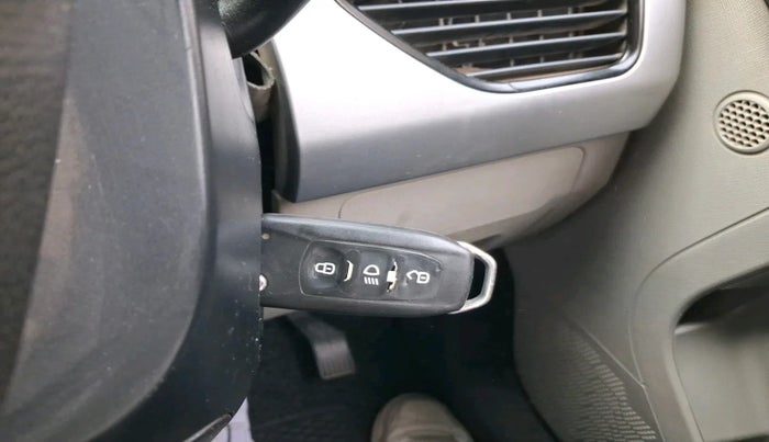 2018 Tata NEXON XM DIESEL, Diesel, Manual, 1,00,217 km, interior