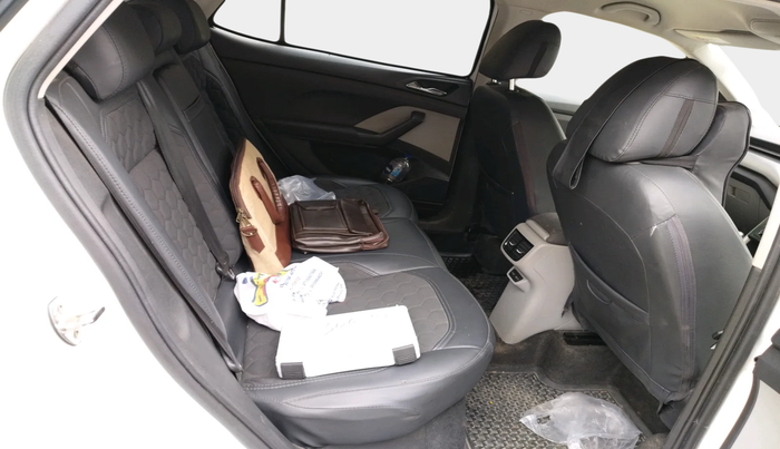 2022 Skoda KUSHAQ AMBITION 1.0L TSI MT, Petrol, Manual, 29,689 km, interior